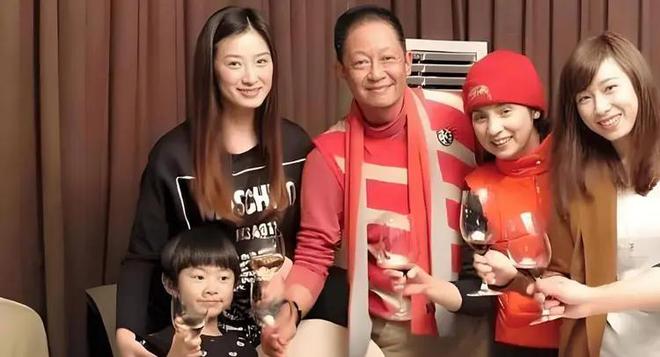 资本低头的他守住内娱最后的脸面凯发不接广告不与冯小刚合作不向(图9)